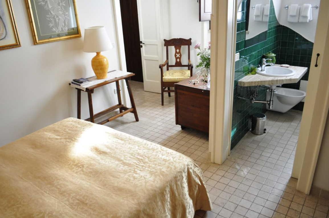 サルヴェ Anticadimora Dei Pepe Bed & Breakfast エクステリア 写真